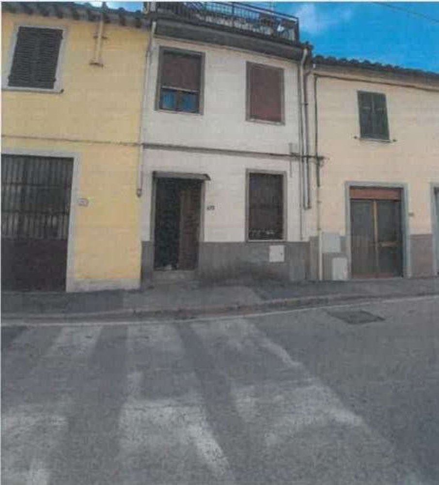 Apartamento de 7 divisões em Prato, Italy N.º 190118
