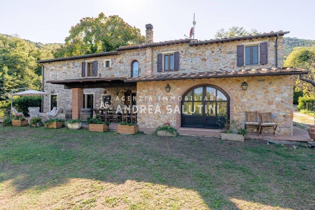 4 bedrooms House in Buti, Italy No. 15593