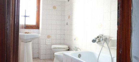 8 rooms House in Montevarchi, Italy No. 237635 10