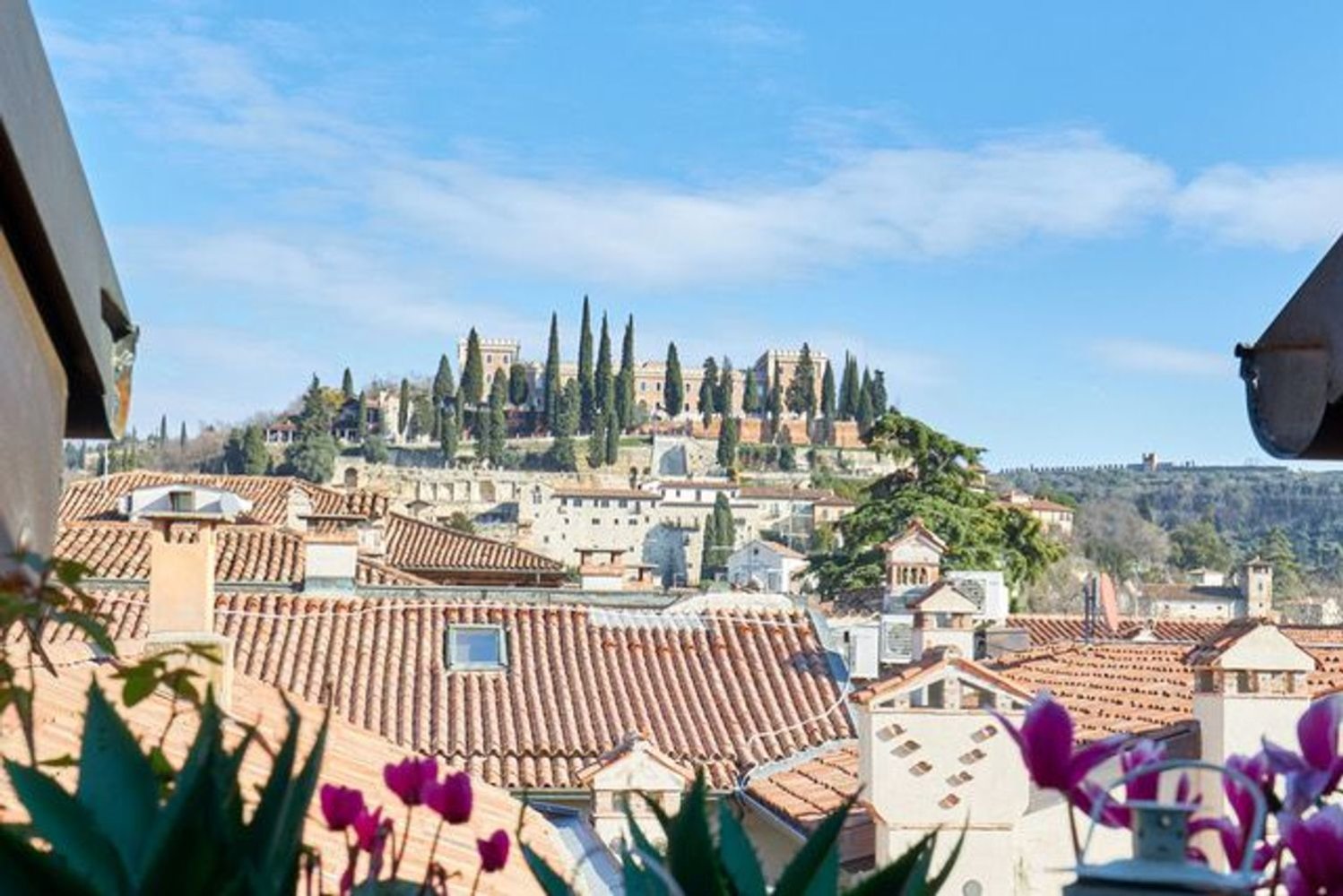 4 rooms Apartment in Verona, Italy No. 59255