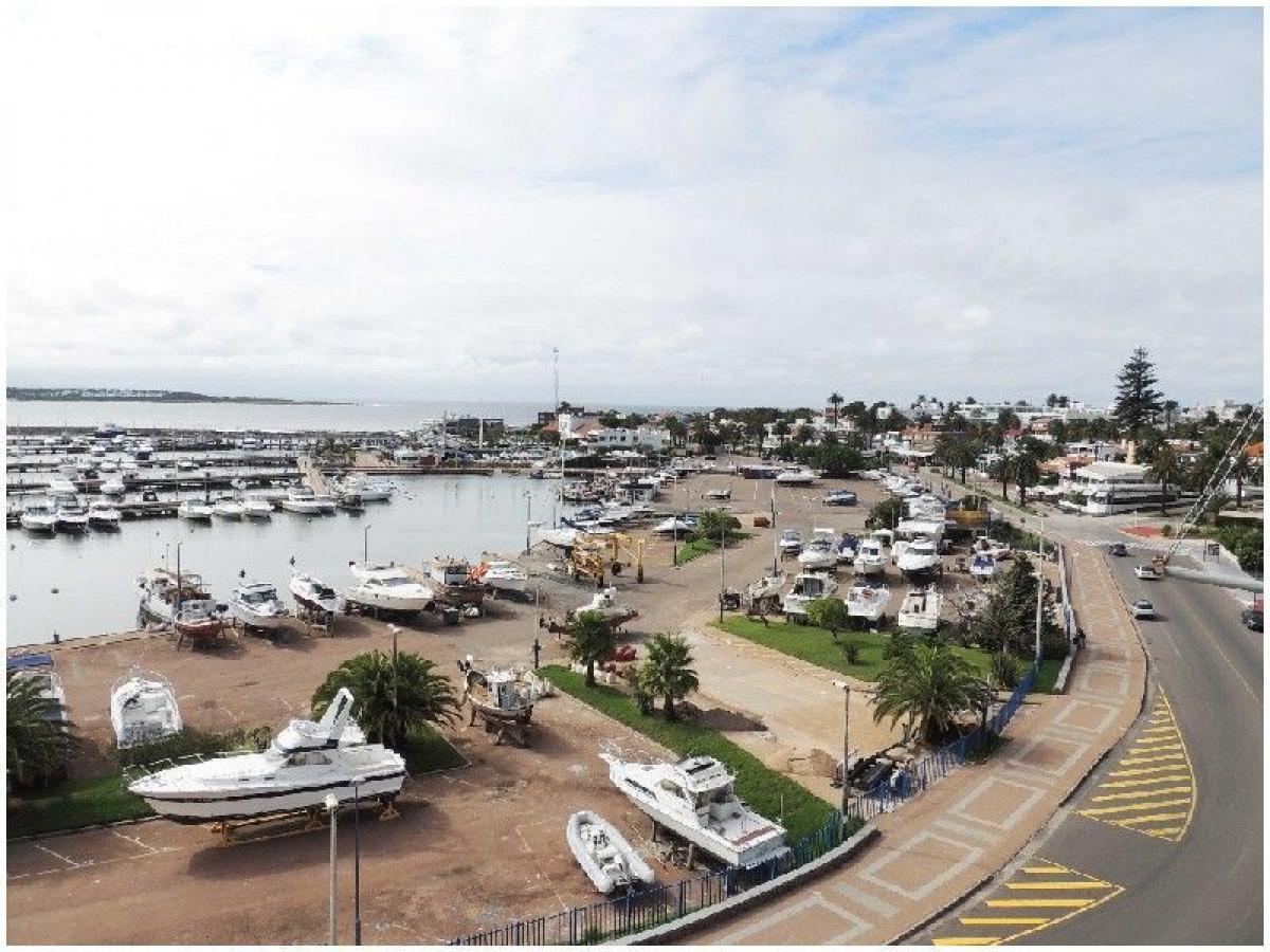 5 bedrooms Apartment in Maldonado, Uruguay No. 1685