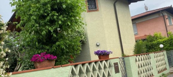 6 rooms Villa in Forte dei Marmi, Italy No. 24482 3