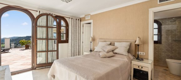 3 bedrooms Townhouse in La Quinta, Spain No. 133944 4