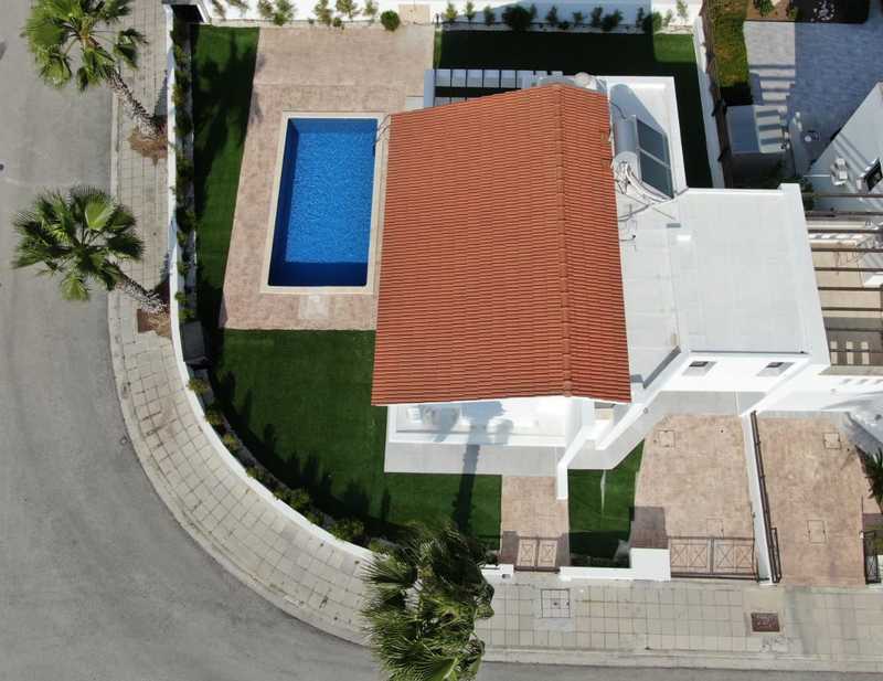 4 bedrooms Commercial property in Larnaca, Cyprus No. 14667