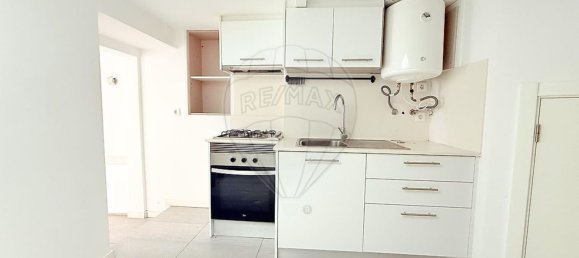 211m² Building in Lisbon, Portugal No. 259842 5