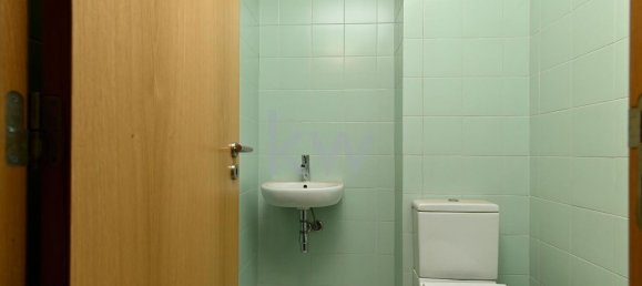 106m² Commercial property in Lisbon, Portugal No. 91810 8