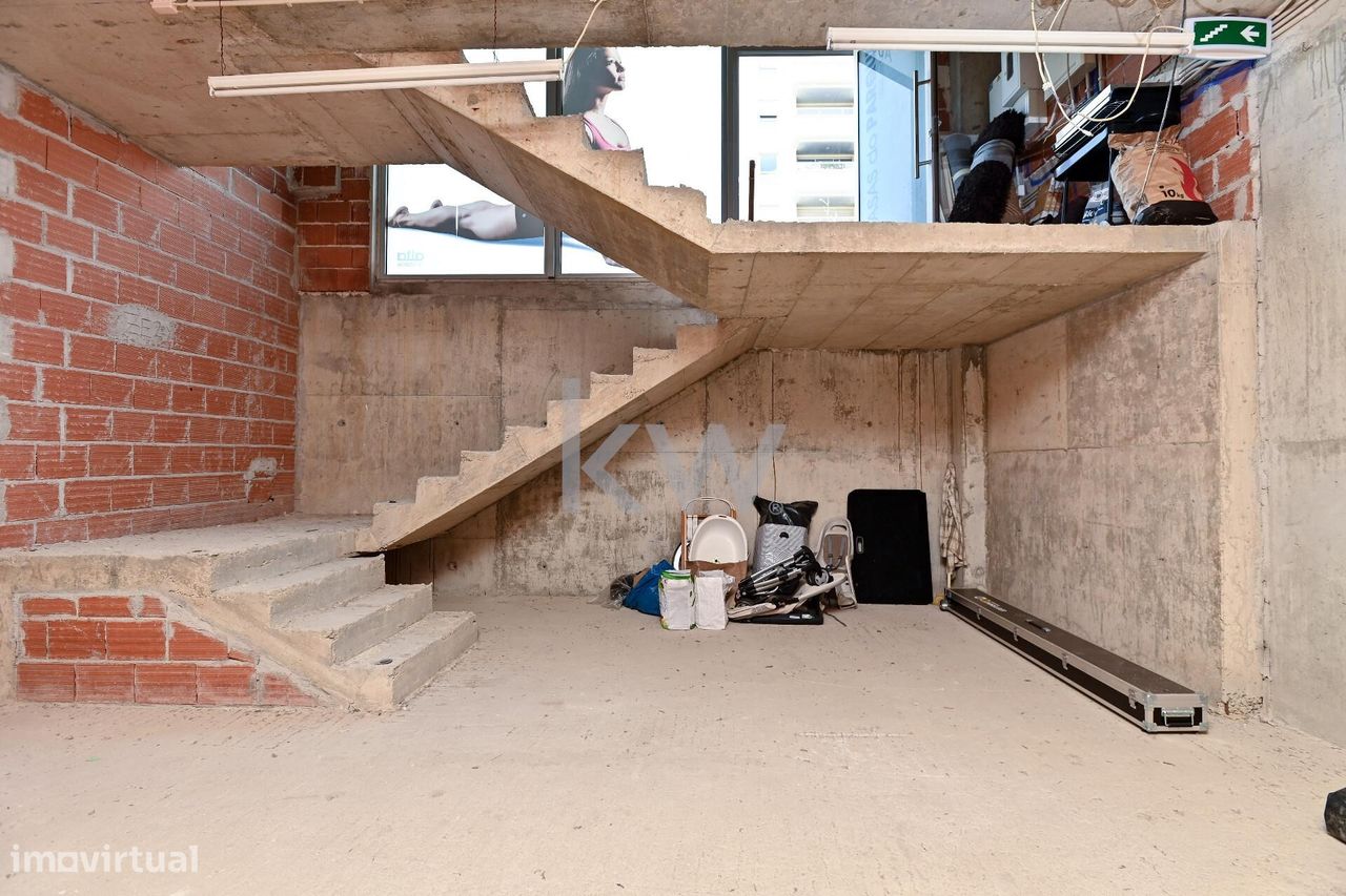 106m² Commercial property in Lisbon, Portugal No. 91810