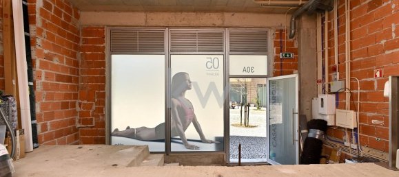106m² Commercial property in Lisbon, Portugal No. 91810 4