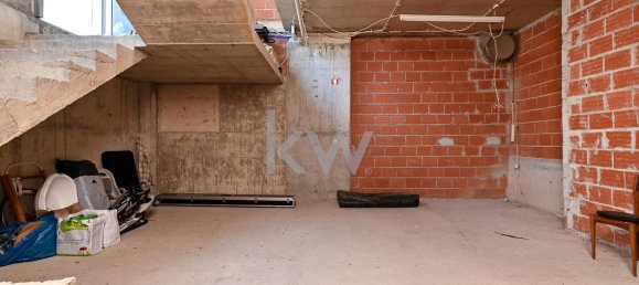 106m² Commercial property in Lisbon, Portugal No. 91810 3