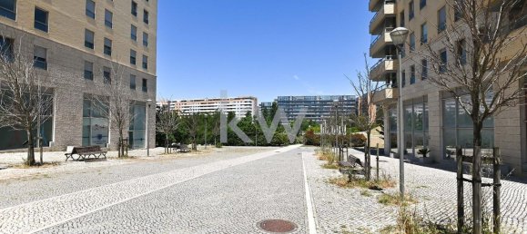 106m² Commercial property in Lisbon, Portugal No. 91810 11