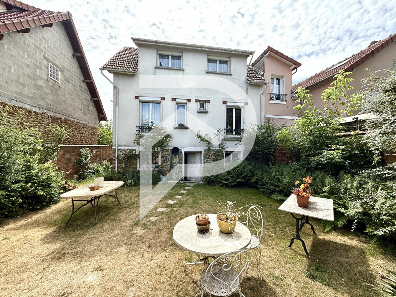 4 bedrooms House in Villemomble, France No. 298923