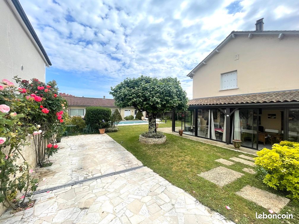 3 bedrooms House in Perigueux, France No. 108382