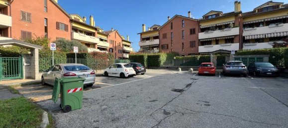 3 rooms Apartment in Cambiago, Italy No. 28180 6