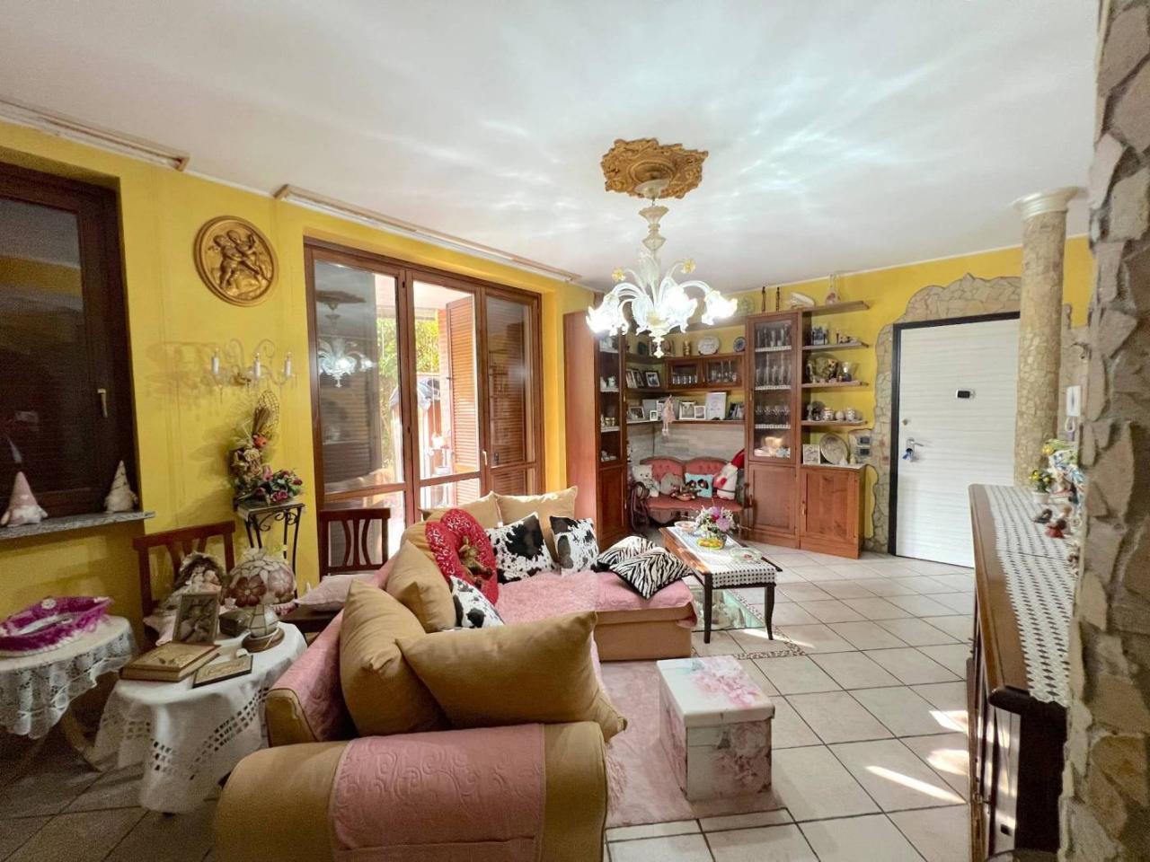 Квартира с 3 комнатами в Камбьяго, Италия № 28180