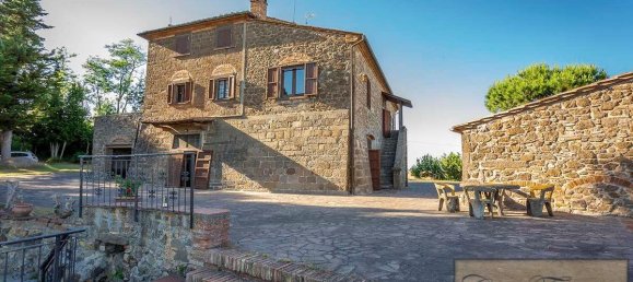 5 bedrooms Villa in Volterra, Italy No. 243 5