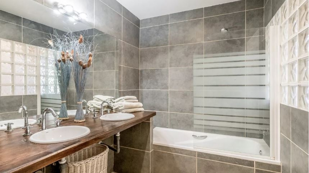 3 bedrooms Villa in Estepona, Spain No. 52307