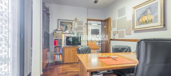 3 rooms Apartment in Rome, Italy No. 158519 8