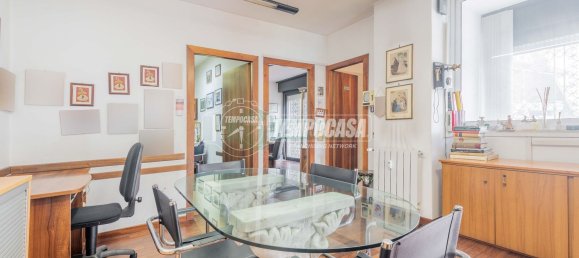3 rooms Apartment in Rome, Italy No. 158519 3