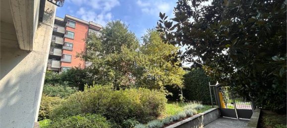 2 bedrooms Apartment in Milan, Italy No. 352398 4