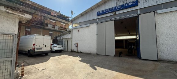 900m² Warehouse in Rome, Italy No. 301768 2
