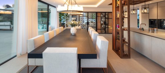 5 bedrooms Villa in Marbella, Spain No. 96715 9