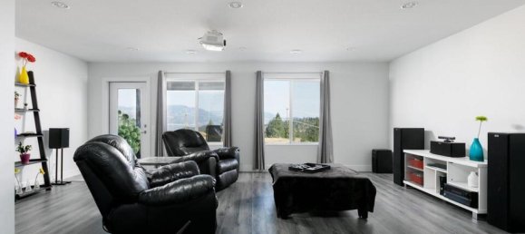 4 bedrooms House in British Columbia, Canada No. 1333 8