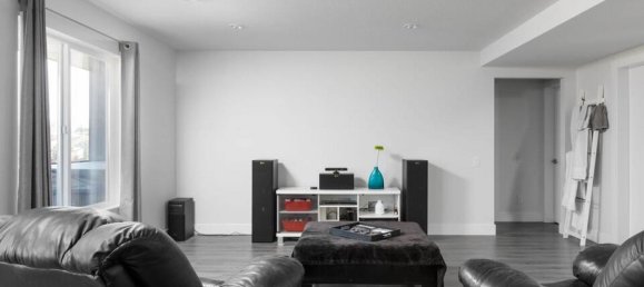 4 bedrooms House in British Columbia, Canada No. 1333 9