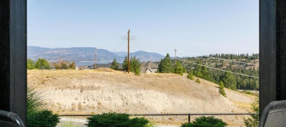 4 bedrooms House in British Columbia, Canada No. 1333 6