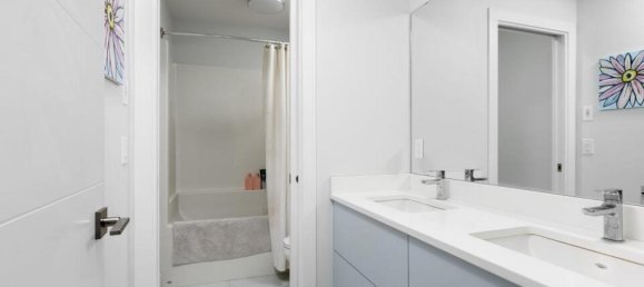 4 bedrooms House in British Columbia, Canada No. 1333 12