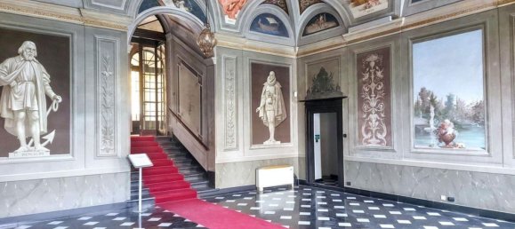 8 bedrooms Apartment in Savona, Italy No. 370729 2