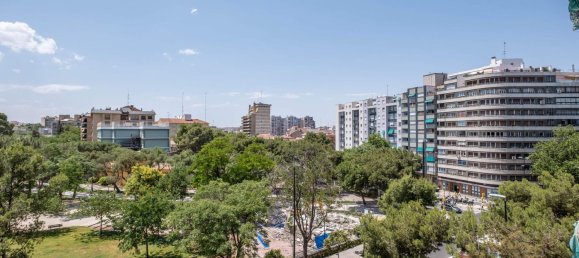 5 Schlafzimmer Wohnung in Zaragoza, Spain, Nr. 159660 2