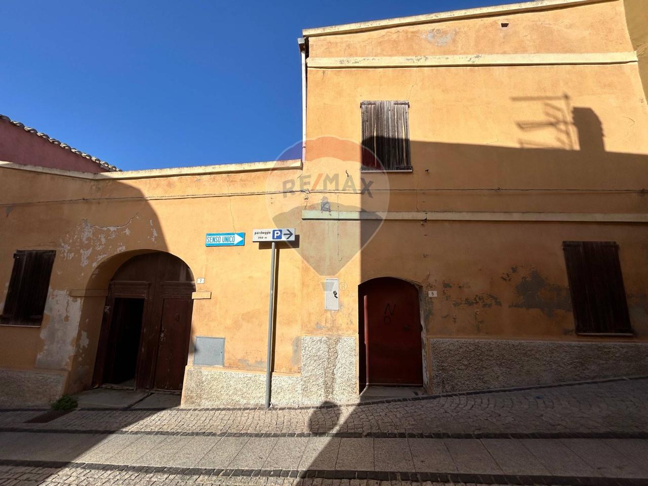 Casa de 9 habitaciónes en Sinnai, Italy No. 32074