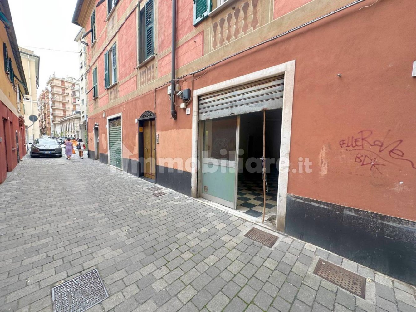 Imóvel comercial de 2 divisões em Genoa, Italy N.º 404018