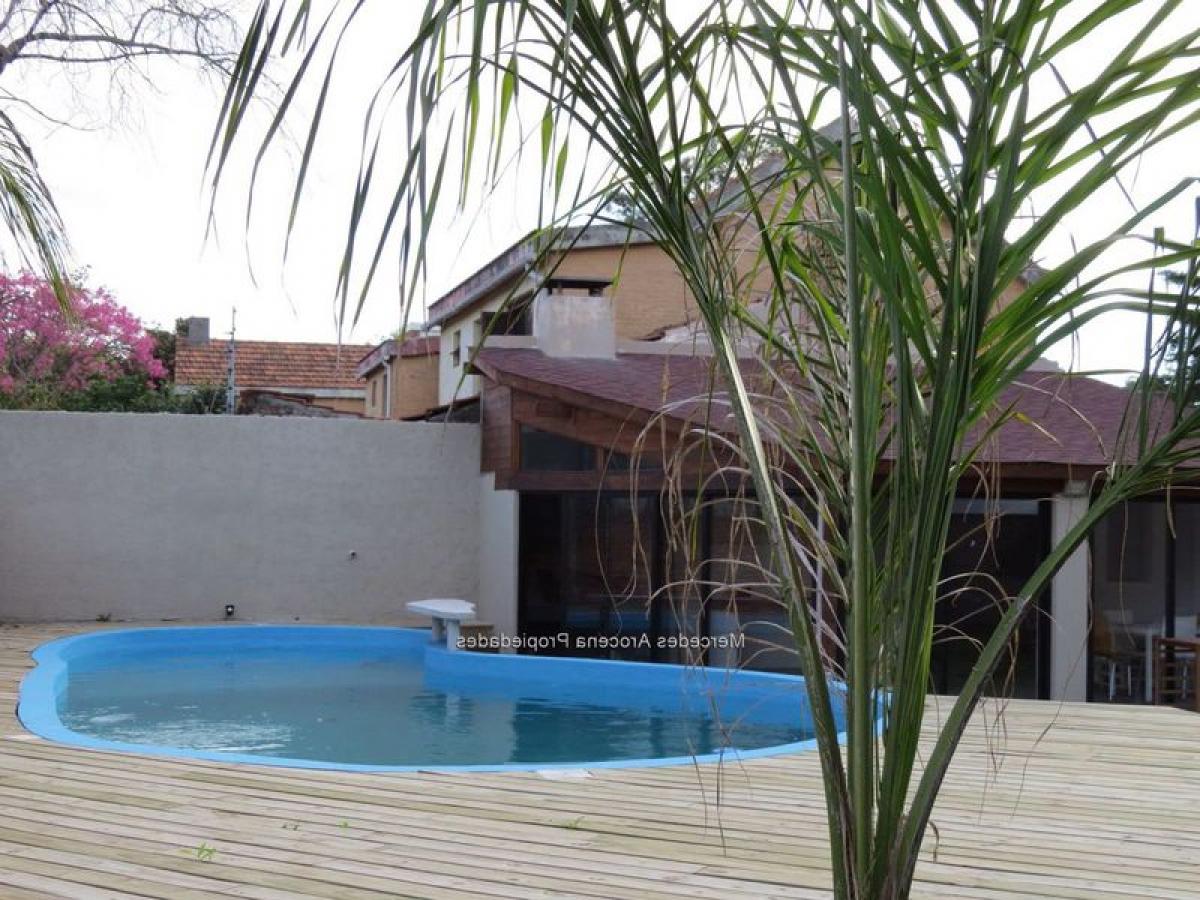 4 bedrooms House in Montevideo, Uruguay No. 3239