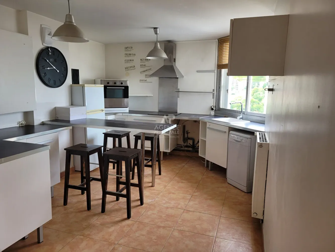 2 bedrooms Apartment in Saint-Germain-en-Laye, France No. 321629