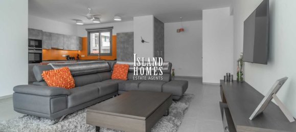 3 bedrooms House in Deryneia, Cyprus No. 24060 2