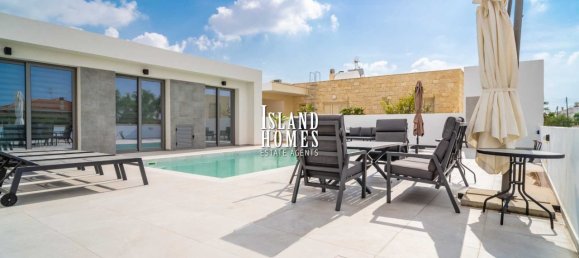 3 bedrooms House in Deryneia, Cyprus No. 24060 23