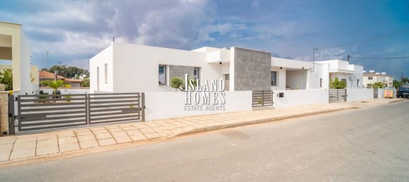 3 bedrooms House in Deryneia, Cyprus No. 24060 6