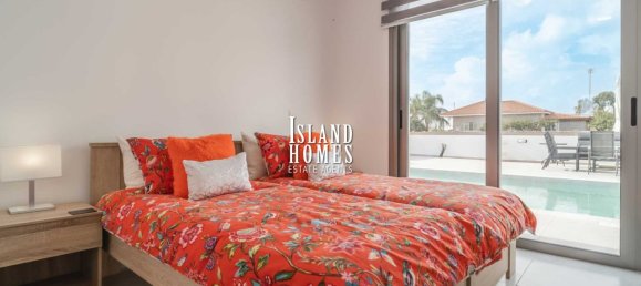 3 bedrooms House in Deryneia, Cyprus No. 24060 24