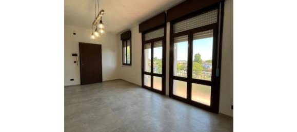 5 rooms Apartment in Taglio di Po, Italy No. 253096 3