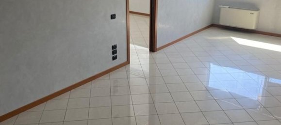 98m² Office in Treviso, Italy No. 60432 5