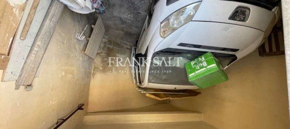 Shop in Zejtun, Malta No. 13214 2