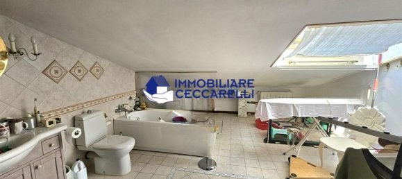 6 bedrooms Apartment in Massa, Italy No. 327395 18