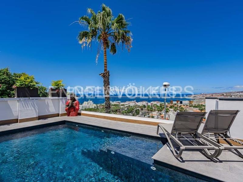 6 bedrooms Villa in Adeje, Spain No. 237464