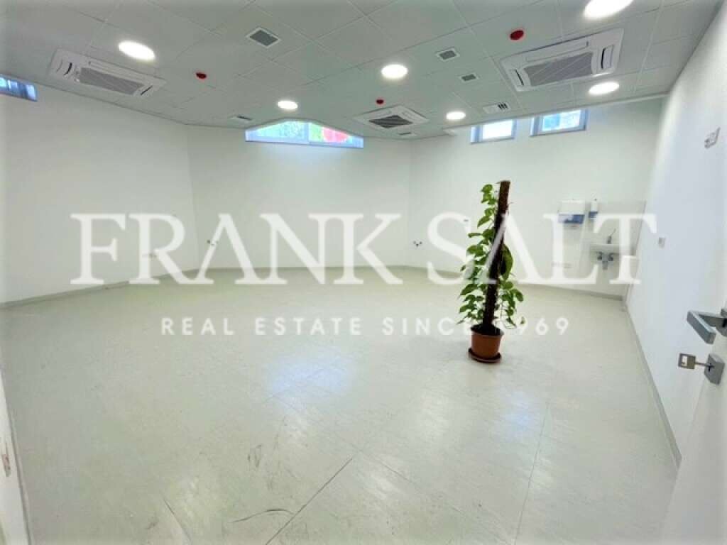 340m² Office in Naxxar, Malta No. 12379