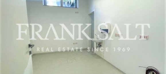 340m² Office in Naxxar, Malta No. 12379 12
