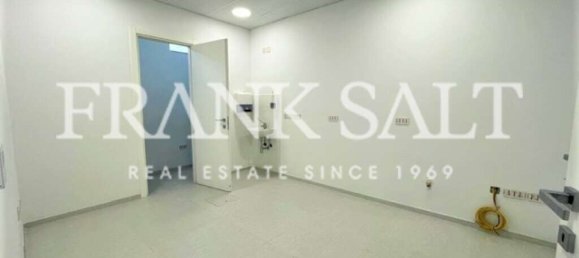 340m² Office in Naxxar, Malta No. 12379 4