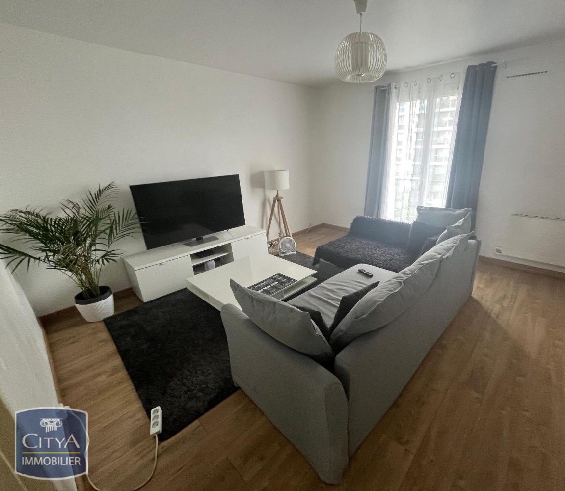 2 bedrooms Apartment in Tours, France No. 268478