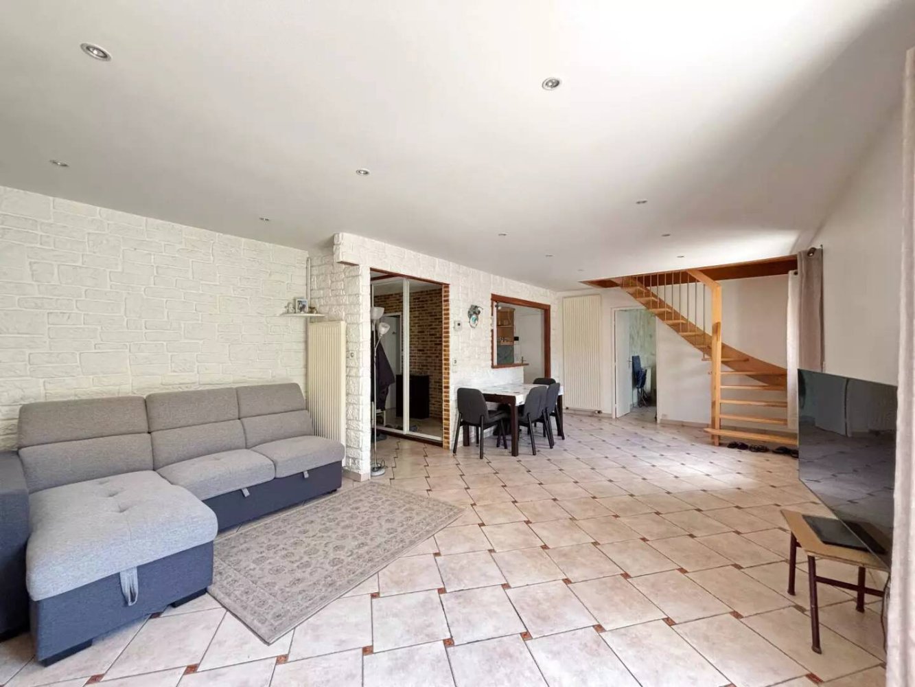 Casa de 4 dormitorios en Pontault-Combault, France No. 328056