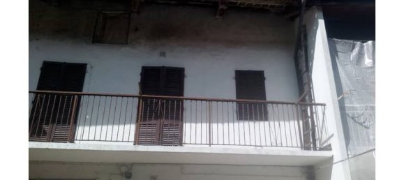 5 rooms Apartment in Lauriano, Italy No. 254150 3